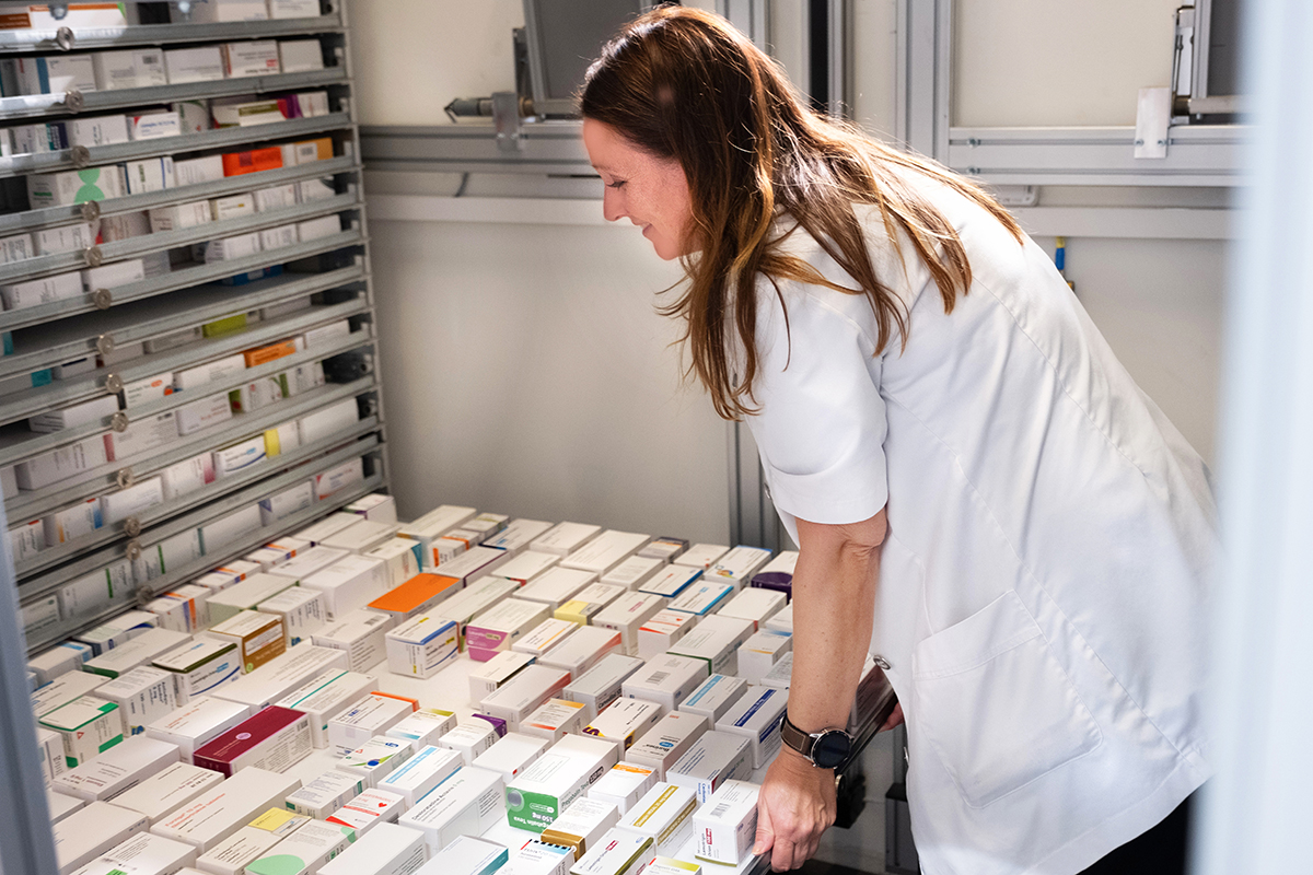 Apoteksansat Over Skuffe Af Medicin 2025 Kolding